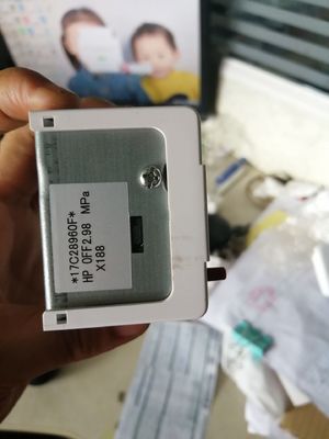 Hitachi schroeftype koeltoestellen hogedrukschakelaarG7D06955F