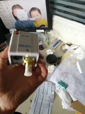 Hitachi schroeftype koeltoestellen hogedrukschakelaarG7D06955F